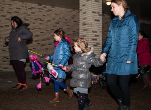 Jong en oud vieren samen Sint Maarten in Noordveen (+FOTO’S)